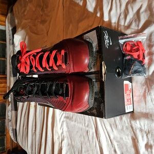 Lebron 11 Christmas 2019 preowned size 12 mens